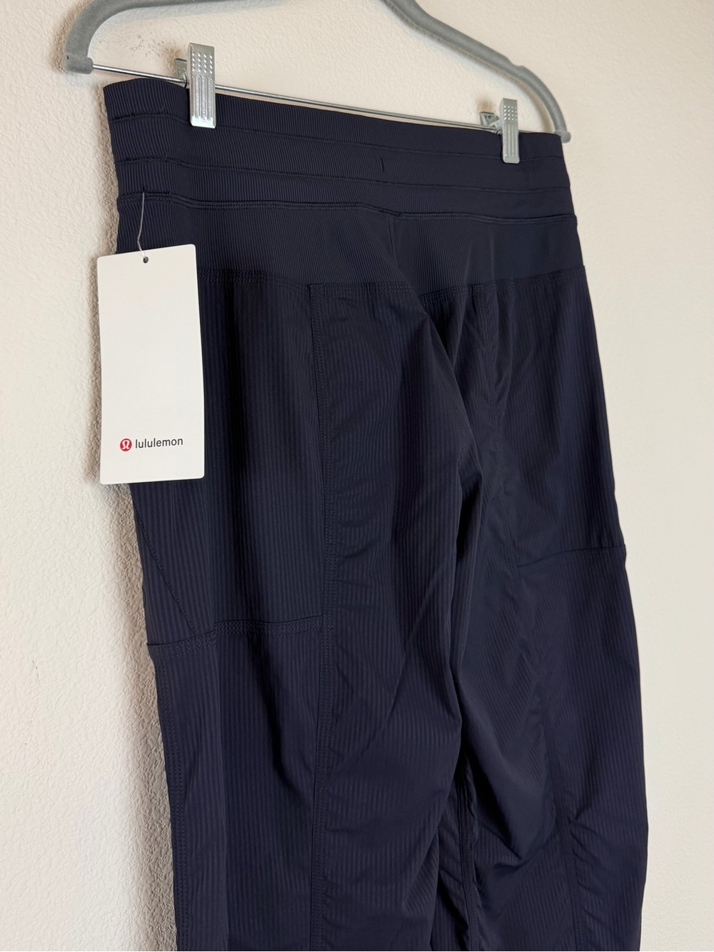 Lululemon Dance Studio Mid-Rise Pant Regular
in Black Night Size 6 - Picture 13 of 16